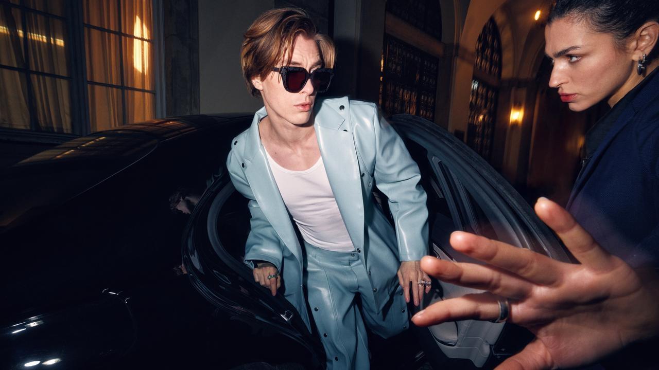 دانلود سریال Crystal Wall