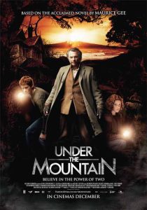 دانلود فیلم Under the Mountain 2009446672-259351171