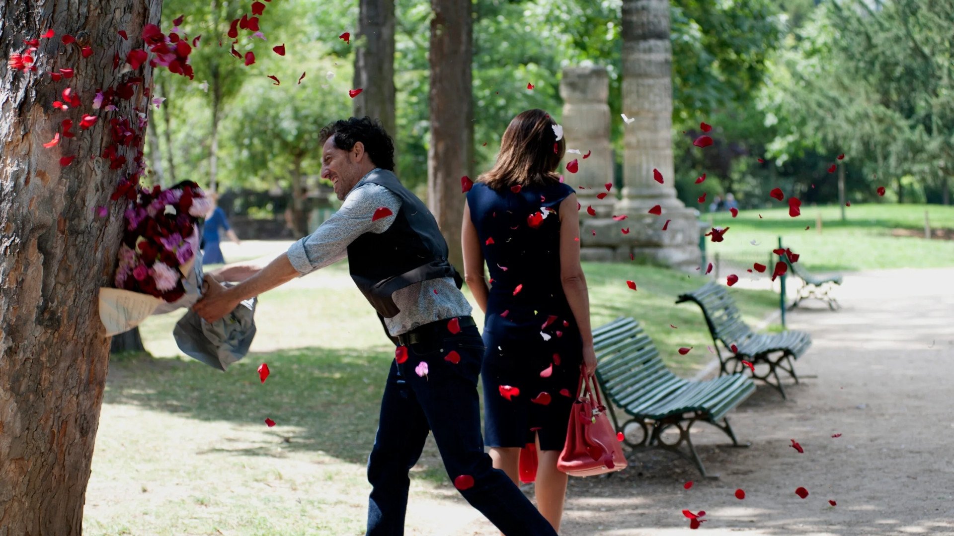 دانلود فیلم Happiness Never Comes Alone 2012